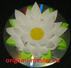 Оригами цветок на DVD диске